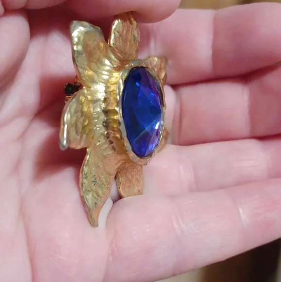 Big Gold Sunshine Clip Earrings With Blue Stone - Picture 3 of 7